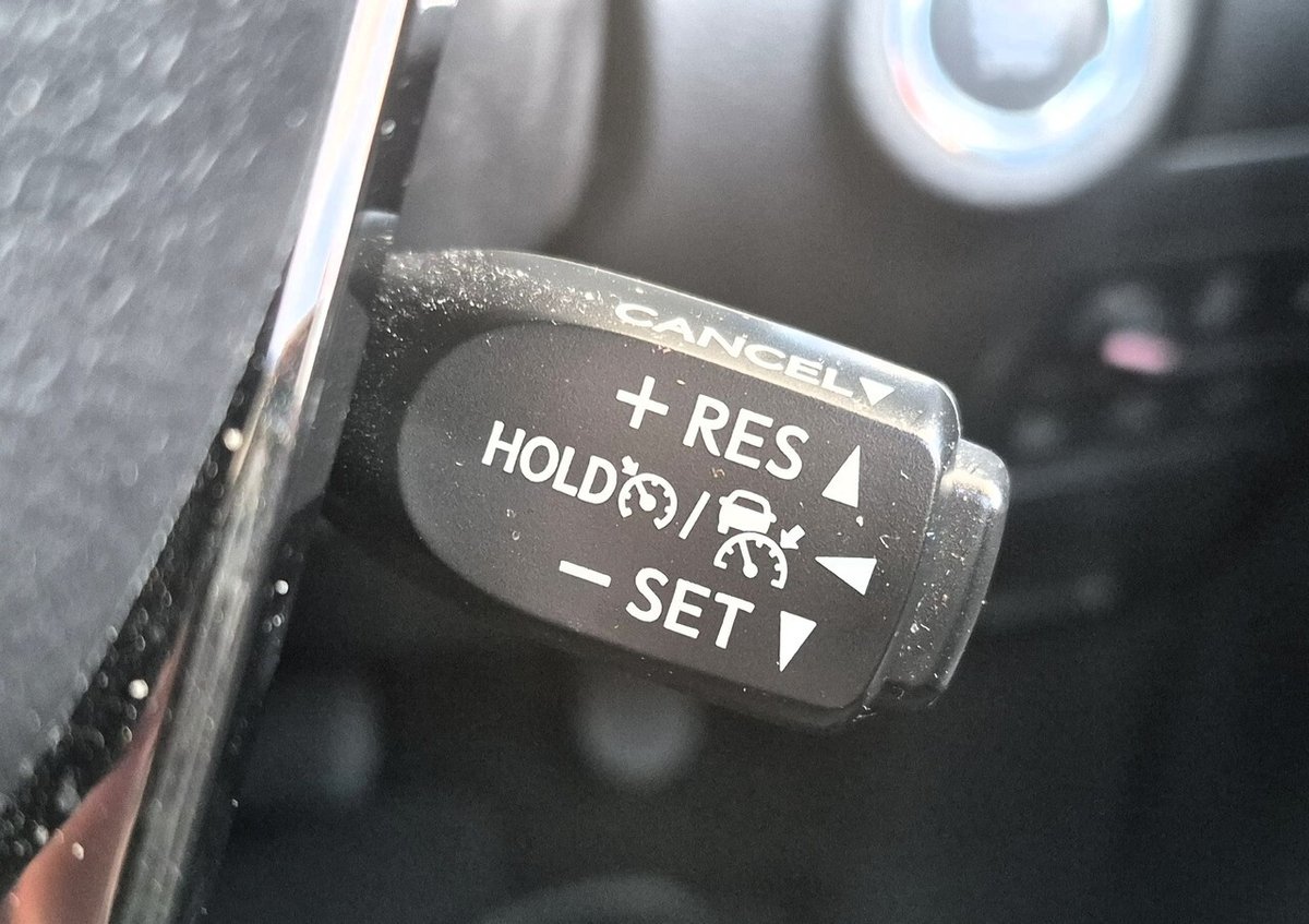 2023 Toyota Hilux 4x4 image 14