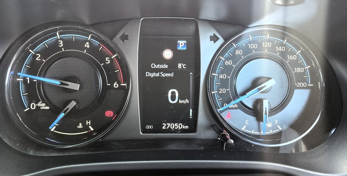 2023 Toyota Hilux 4x4 image 15