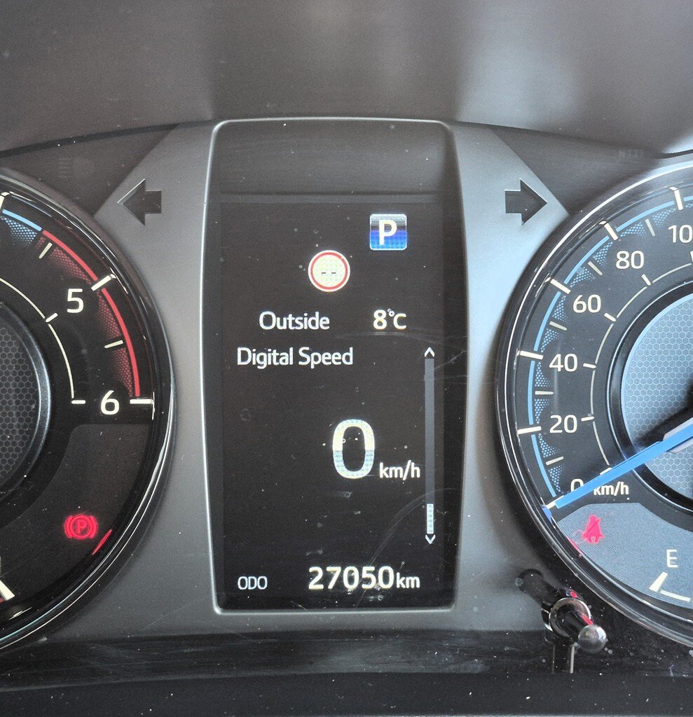 2023 Toyota Hilux 4x4 image 16