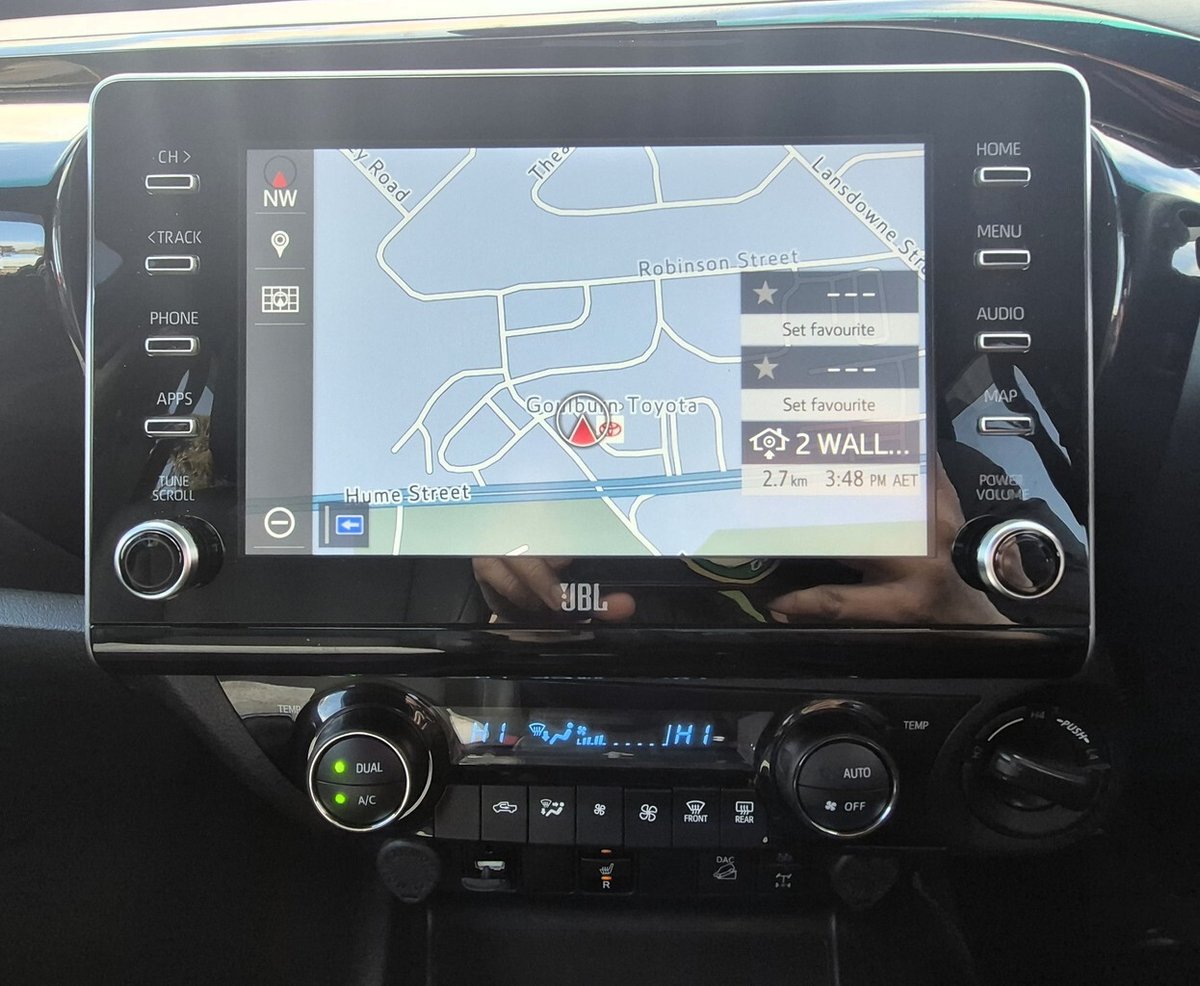 2023 Toyota Hilux 4x4 image 21
