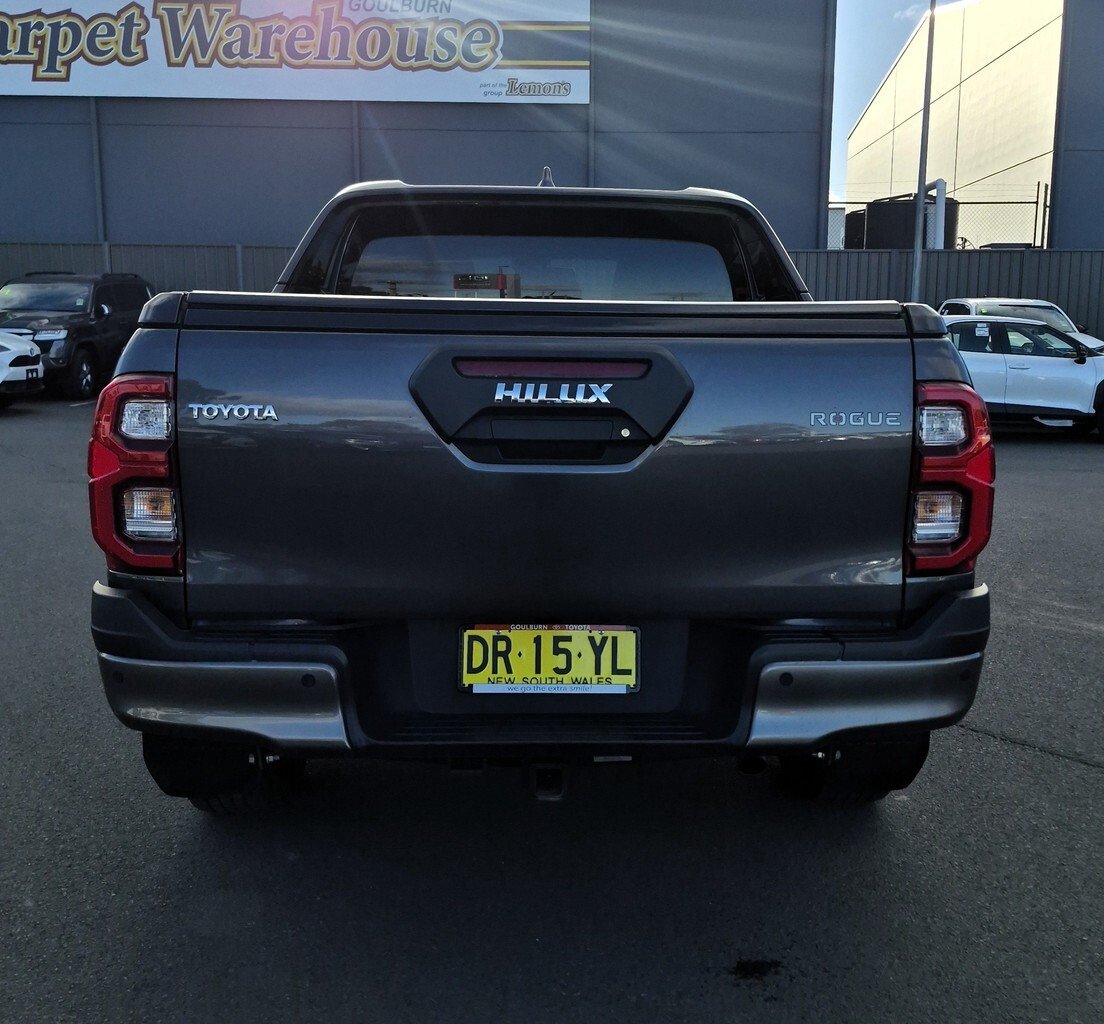 2023 Toyota Hilux 4x4 image 7