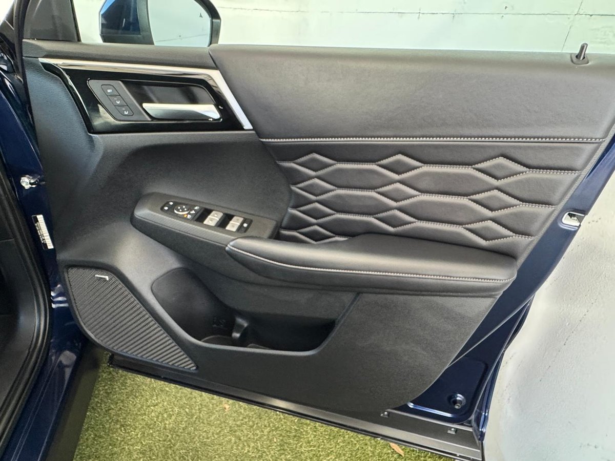 2025 Mitsubishi Outlander Exceed ZM MY25 AWD image 13