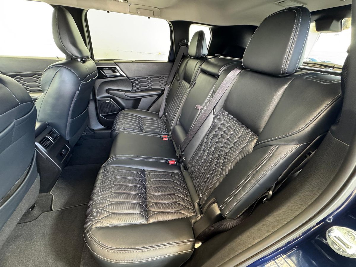 2025 Mitsubishi Outlander Exceed ZM MY25 AWD image 24