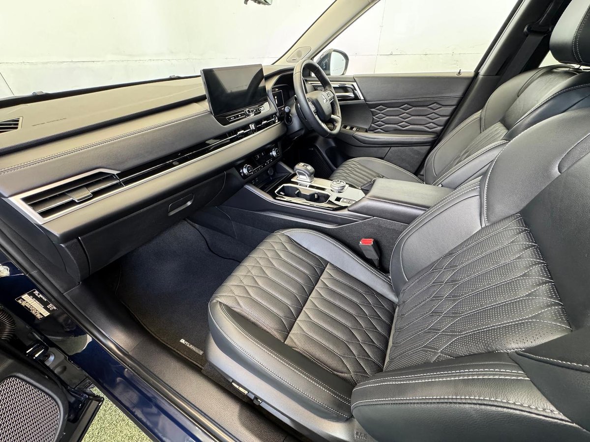 2025 Mitsubishi Outlander Exceed ZM MY25 AWD image 27