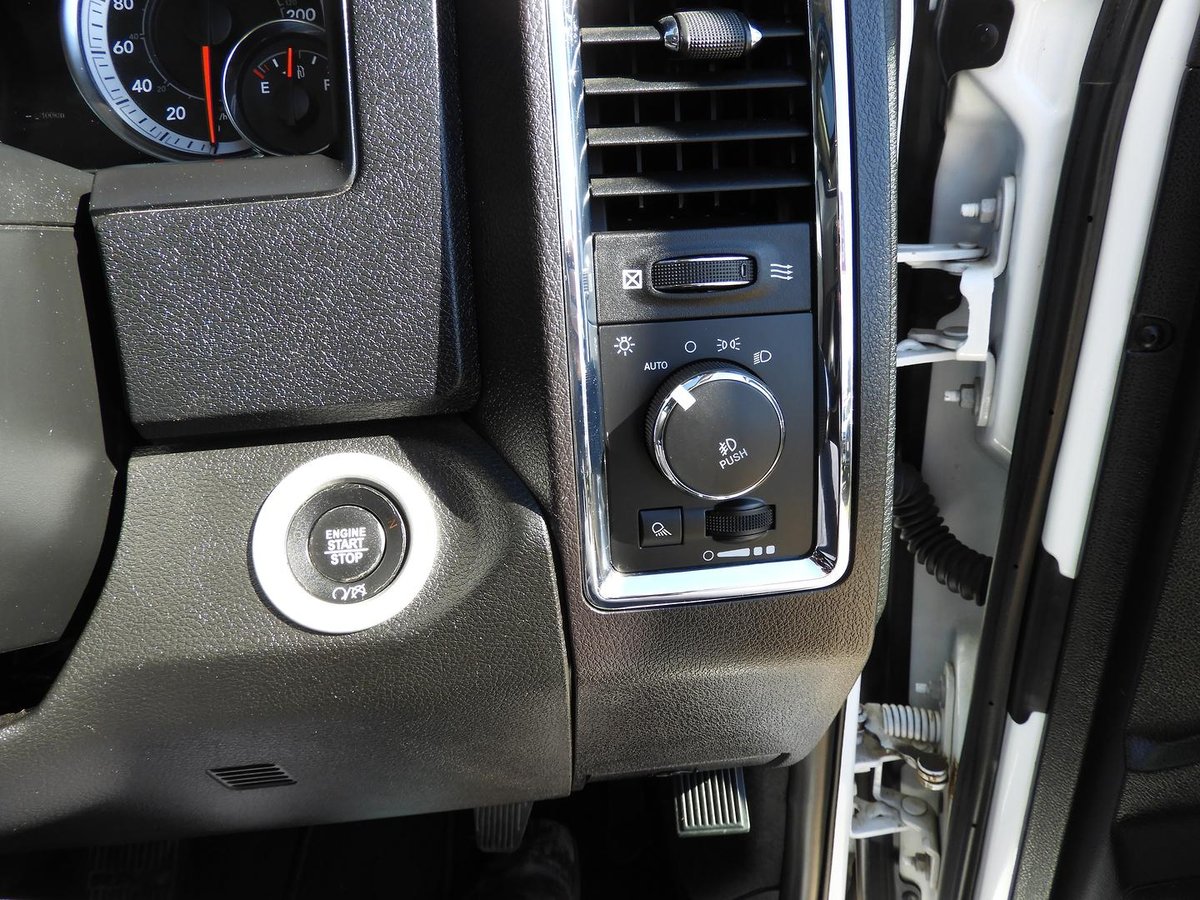 2019 RAM 1500 Laramie DS MY19 4X4 Dual Range image 12