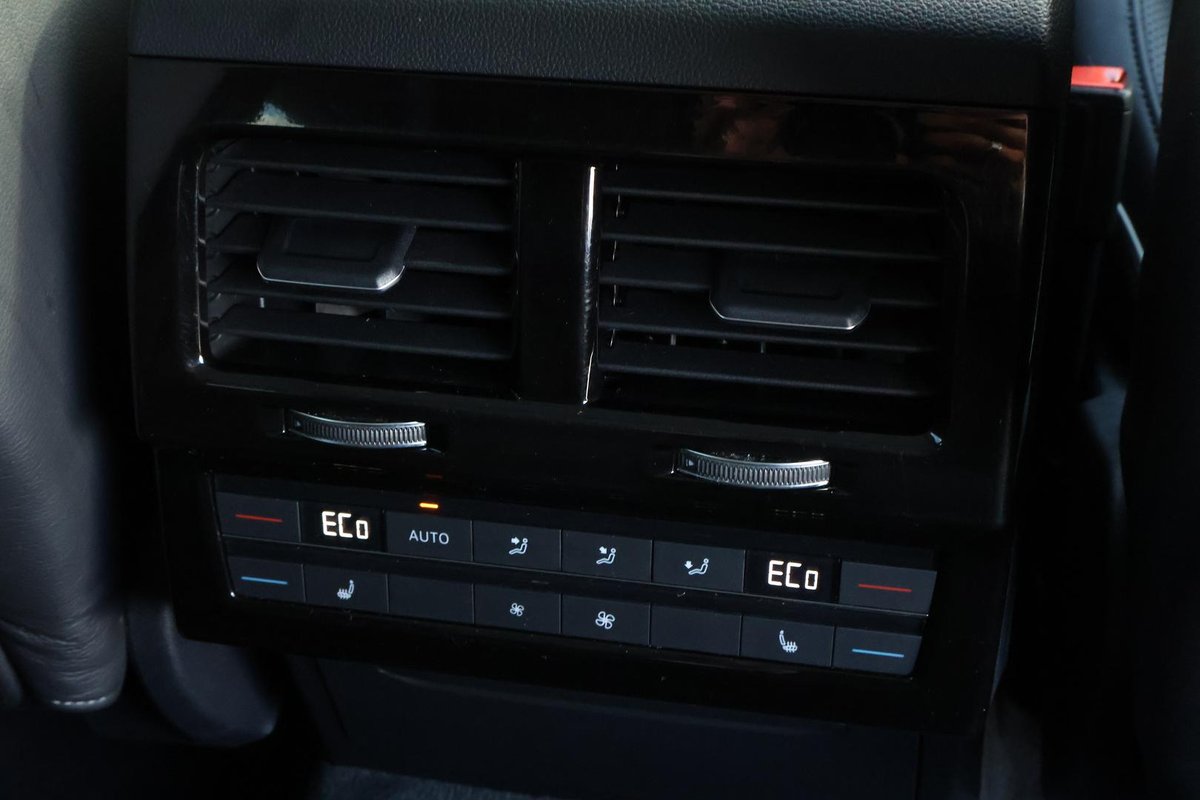 2024 Volkswagen Touareg 210TDI Elegance RC MY24 Four Wheel Drive image 27