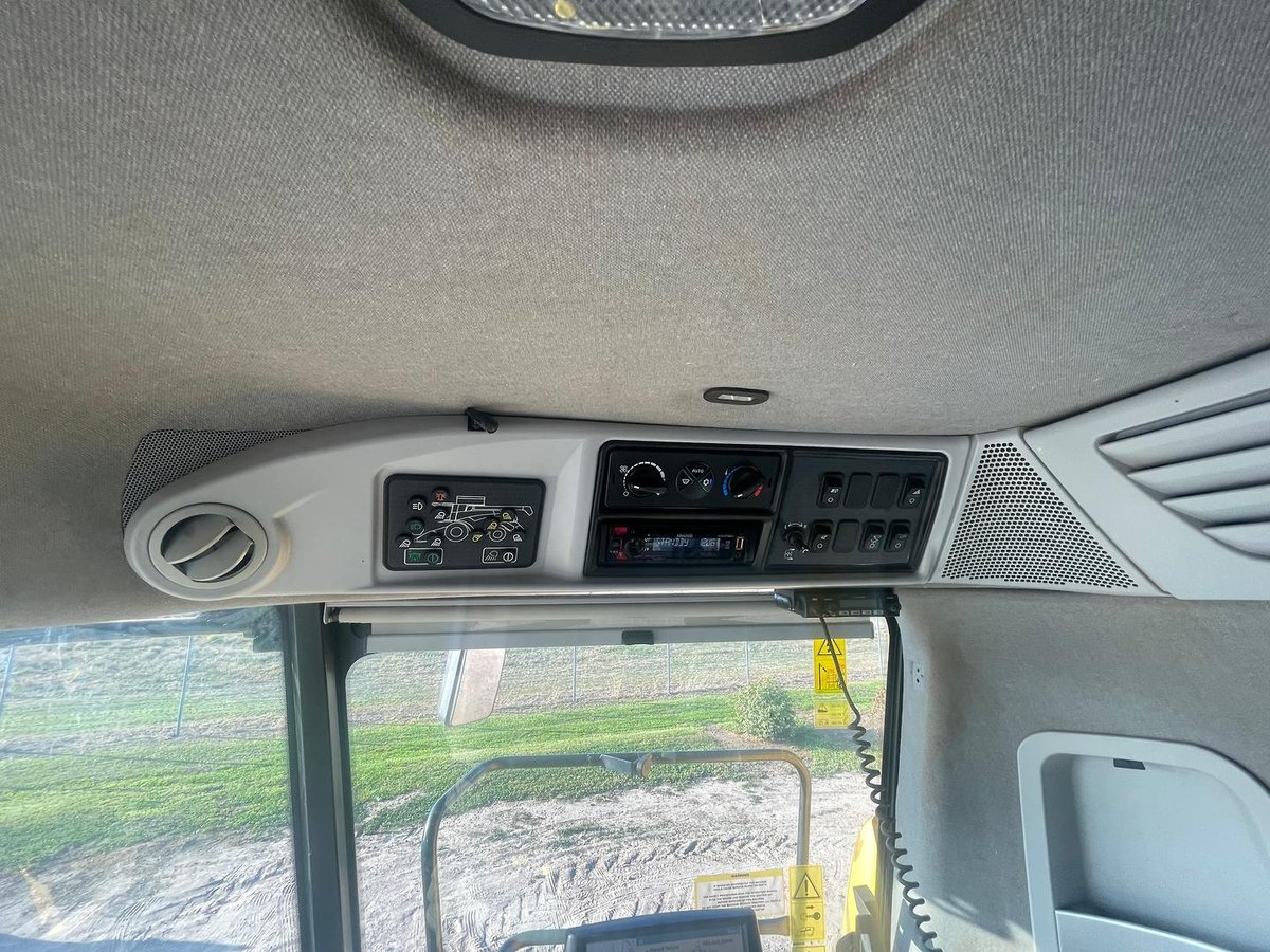 2017 New Holland Cr990 image 15