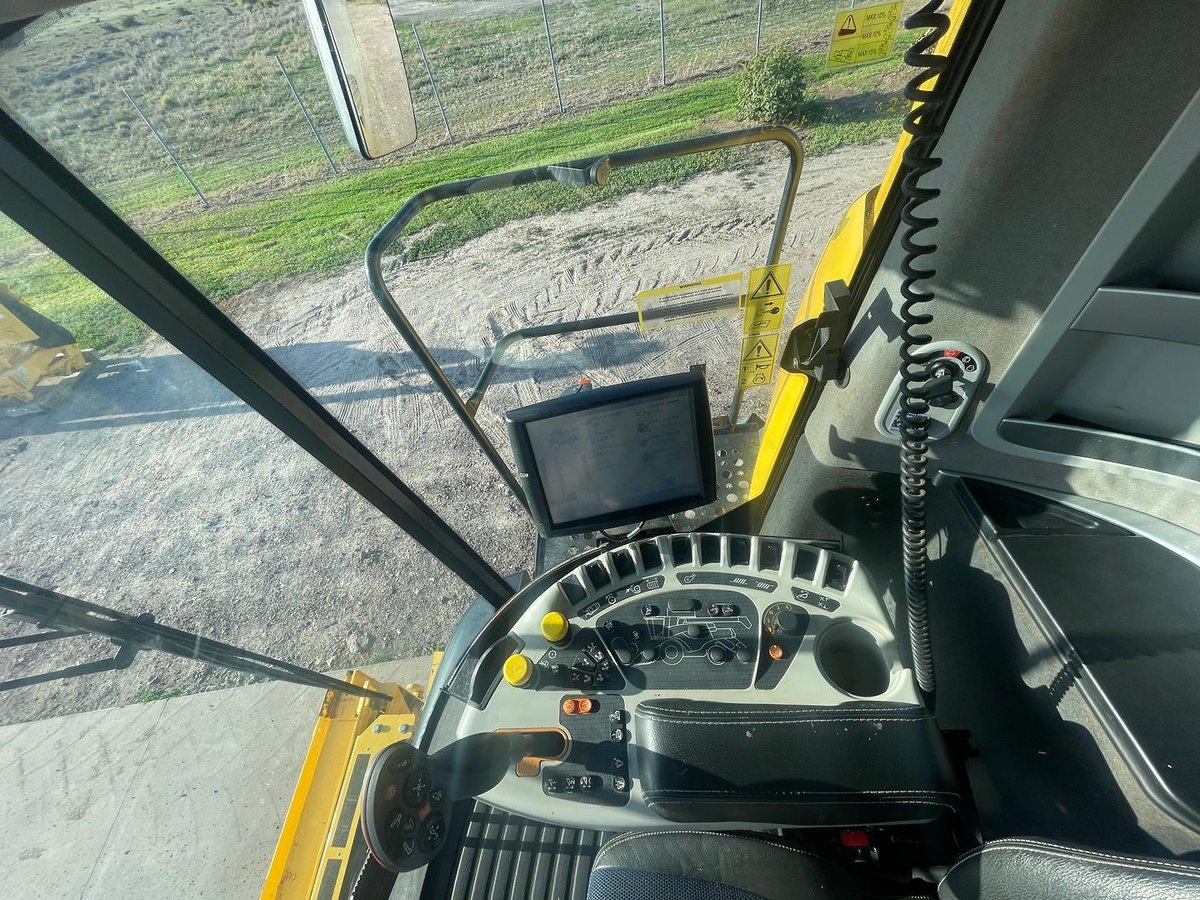 2017 New Holland Cr990 image 16