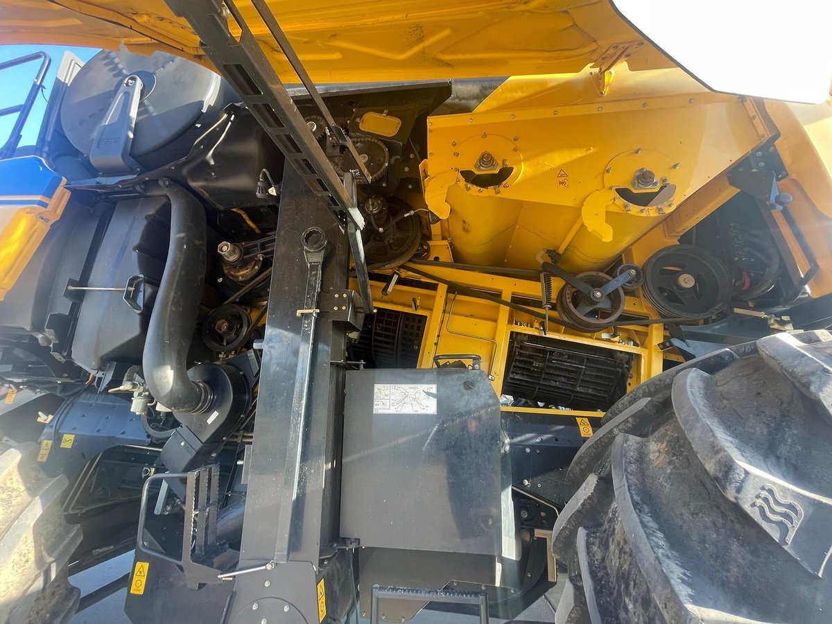 2017 New Holland Cr990 image 12