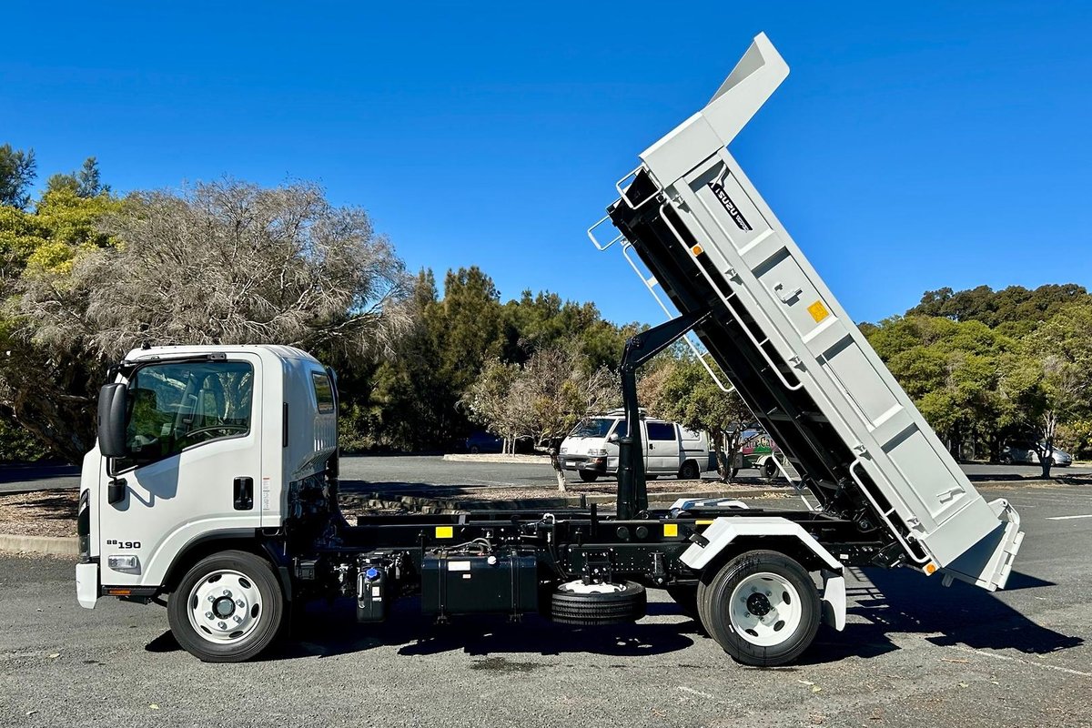 2026 Isuzu N Series NQR 88/80-190 AM D38 Tipper image 13