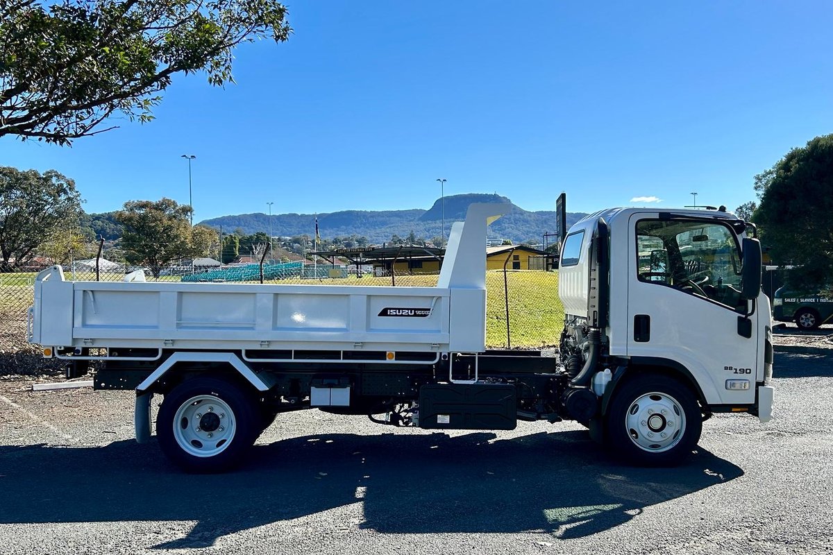 2026 Isuzu N Series NQR 88/80-190 AM D38 Tipper image 7