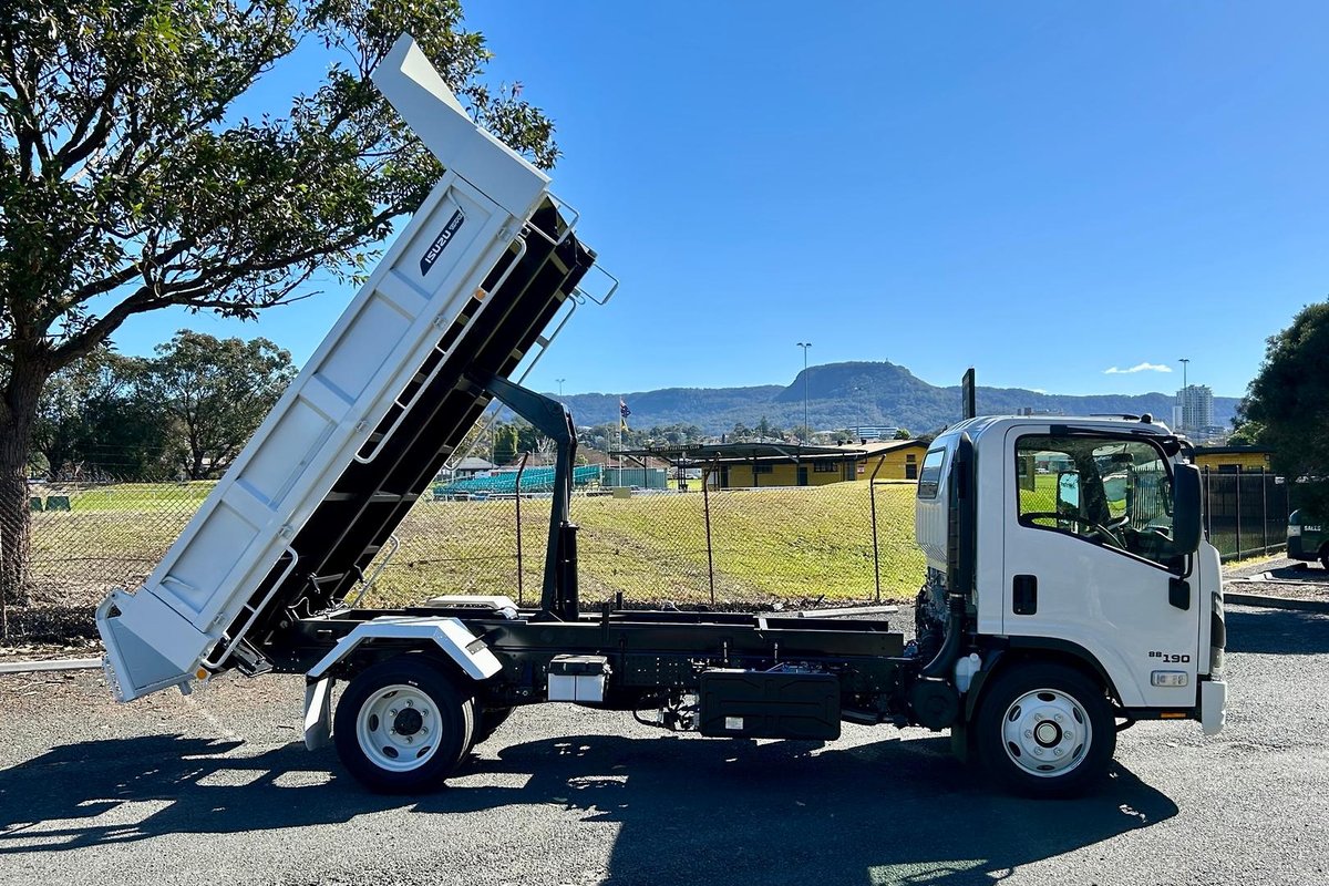 2026 Isuzu N Series NQR 88/80-190 AM D38 Tipper image 17