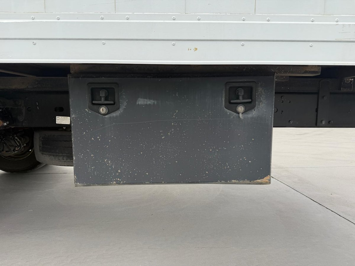 2015 Isuzu F Series FRR 600 image 14