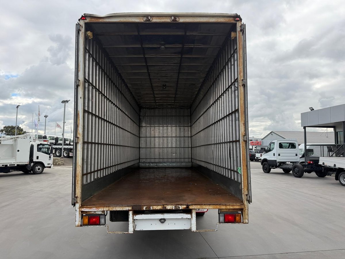 2015 Isuzu F Series FRR 600 image 15