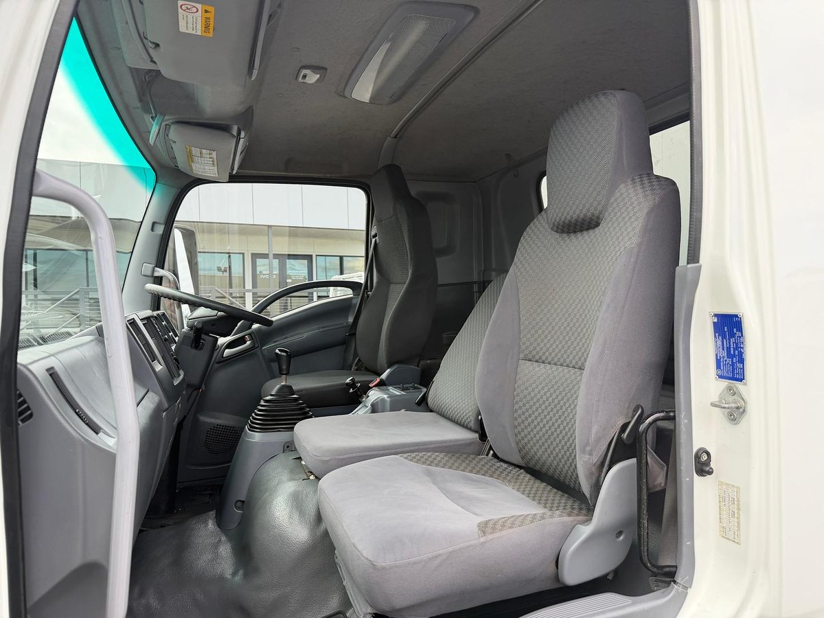 2015 Isuzu F Series FRR 600 image 23