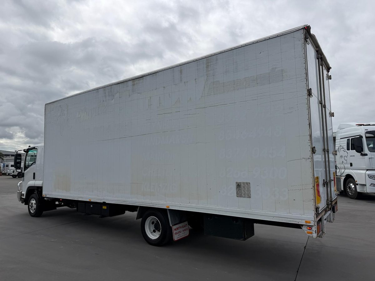 2015 Isuzu F Series FRR 600 image 10