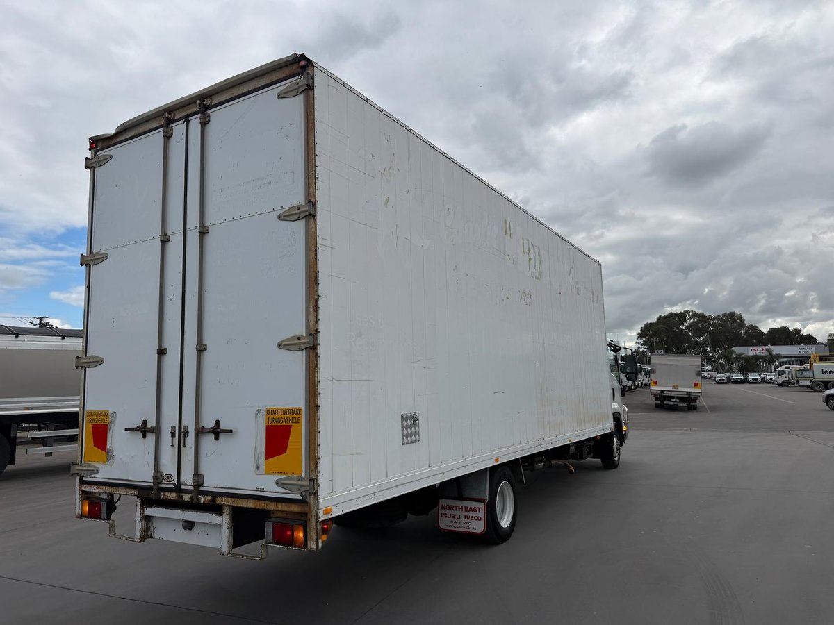 2015 Isuzu F Series FRR 600 image 7
