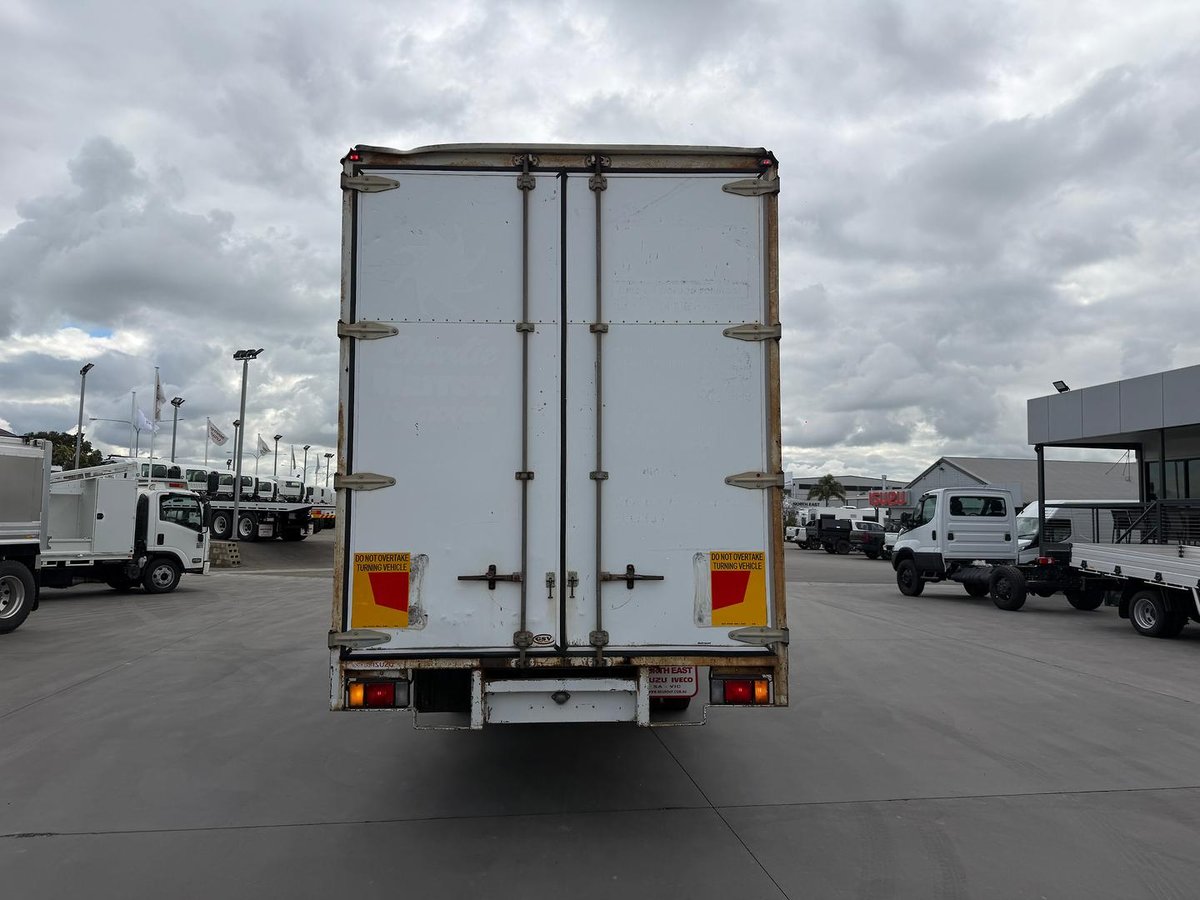 2015 Isuzu F Series FRR 600 image 8