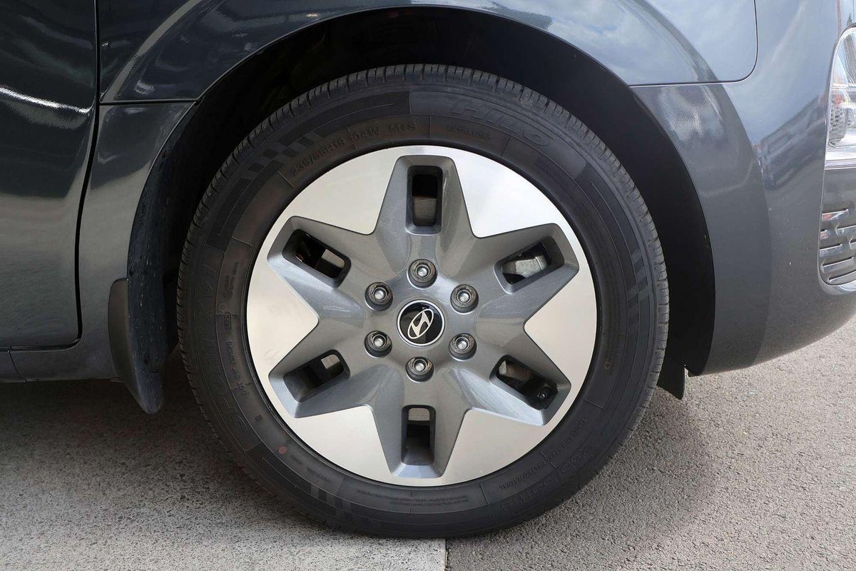 2024 Hyundai STARIA image 9