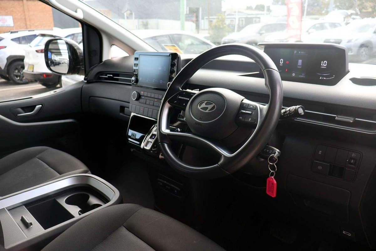 2024 Hyundai STARIA image 10