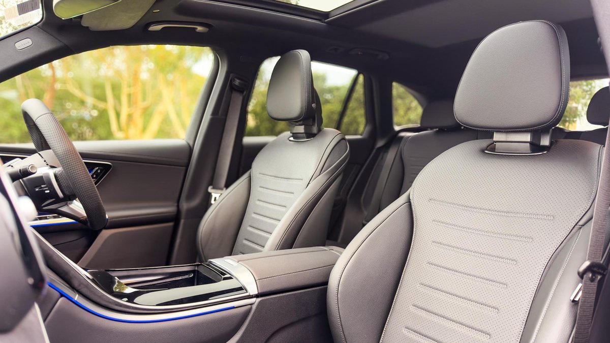 2026 Mercedes-Benz GLC-Class image 18