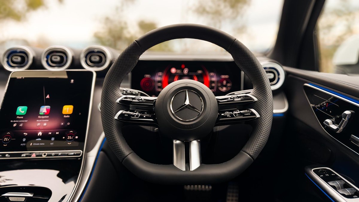 2026 Mercedes-Benz GLC-Class image 9