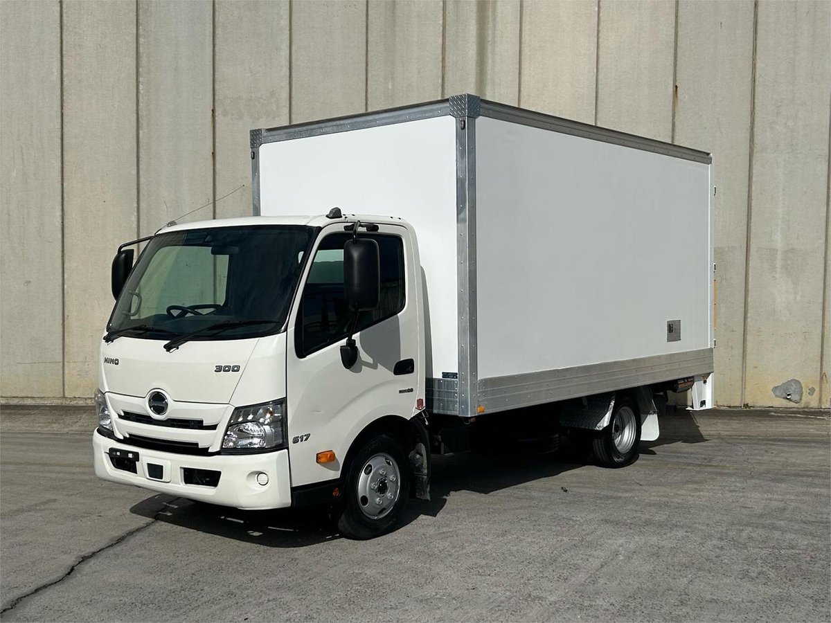 2023 Hino 300