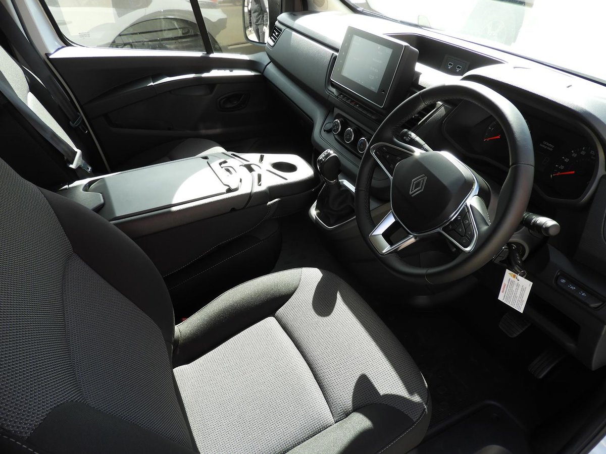 2025 Renault Trafic Pro X82 MY25 image 17
