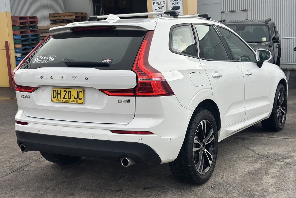 2018 Volvo XC60 D4 Momentum MY19 AWD image 12