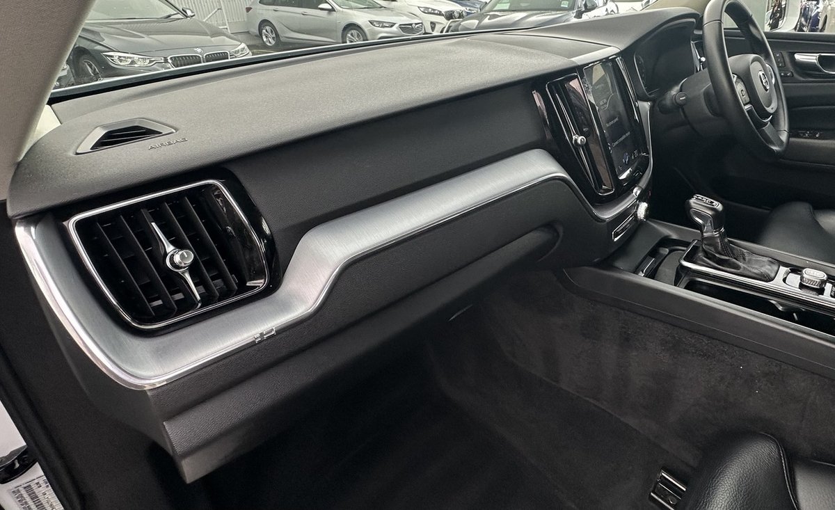 2018 Volvo XC60 D4 Momentum MY19 AWD image 15