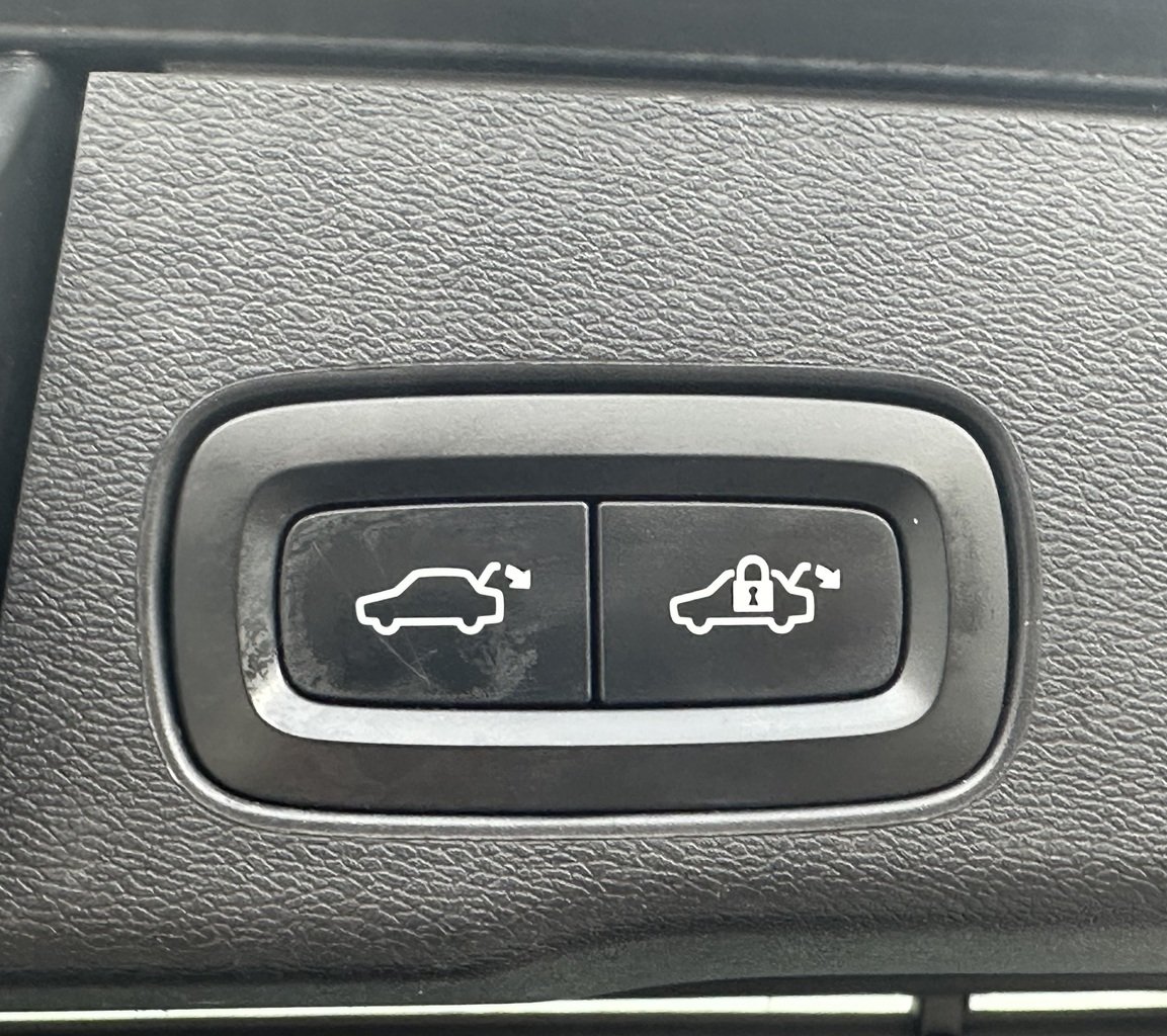 2018 Volvo XC60 D4 Momentum MY19 AWD image 24
