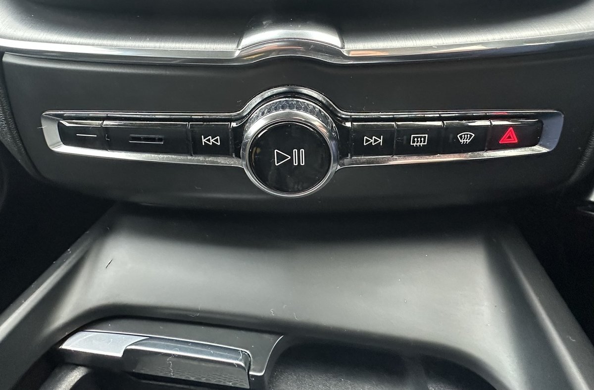 2018 Volvo XC60 D4 Momentum MY19 AWD image 28