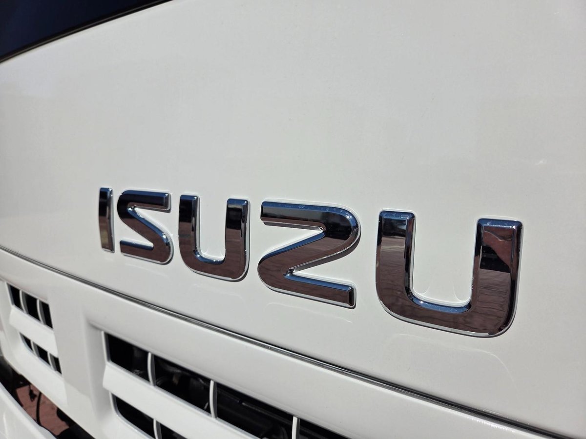 2006 Isuzu Npr400 8 Pallet Refrigerated Tautiner image 10