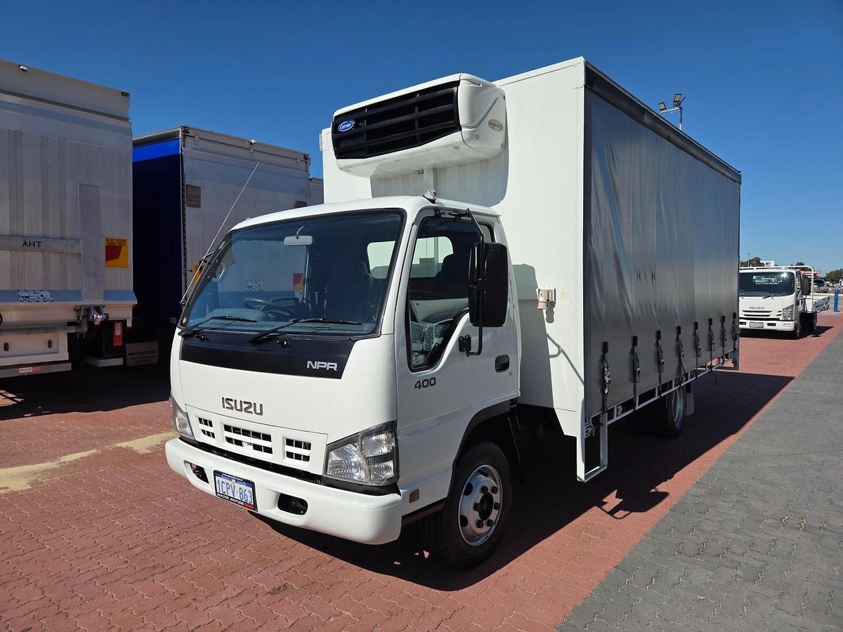 2006 Isuzu Npr400 8 Pallet Refrigerated Tautiner image 5
