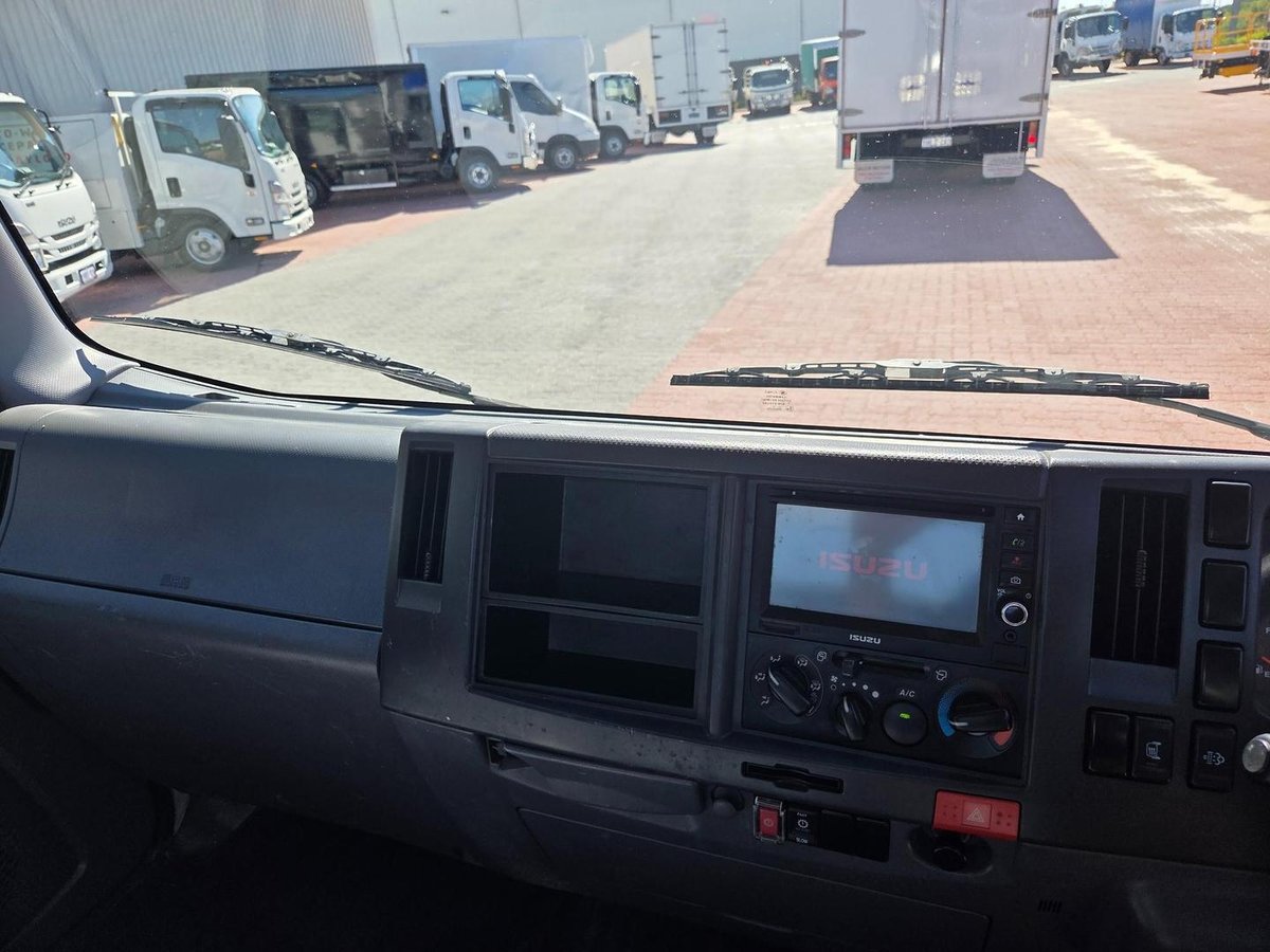 2019 Isuzu Nnr 65-150 Amt 3 Ton Tray image 7