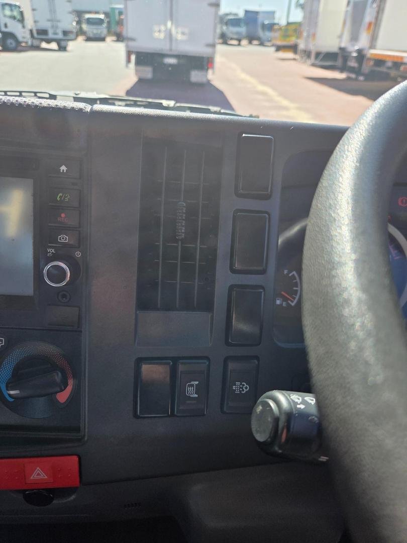 2019 Isuzu Nnr 65-150 Amt 3 Ton Tray image 11