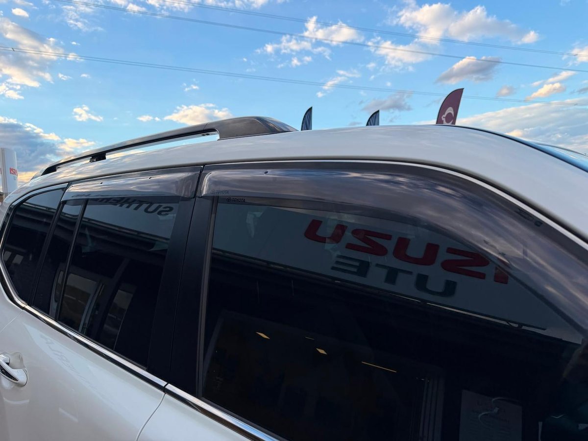 2022 Toyota Landcruiser Sahara FJA300R 4X4 Dual Range image 15