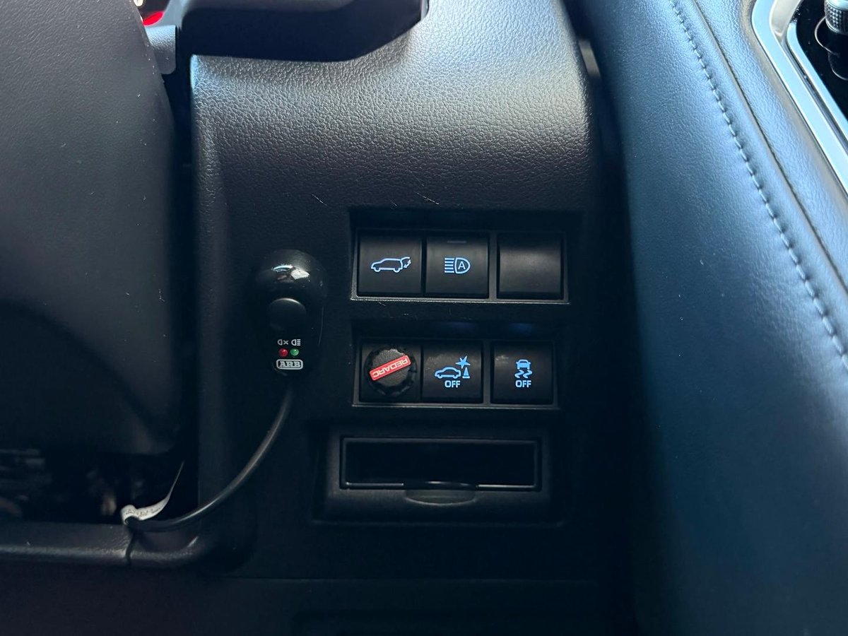 2022 Toyota Landcruiser Sahara FJA300R 4X4 Dual Range image 32