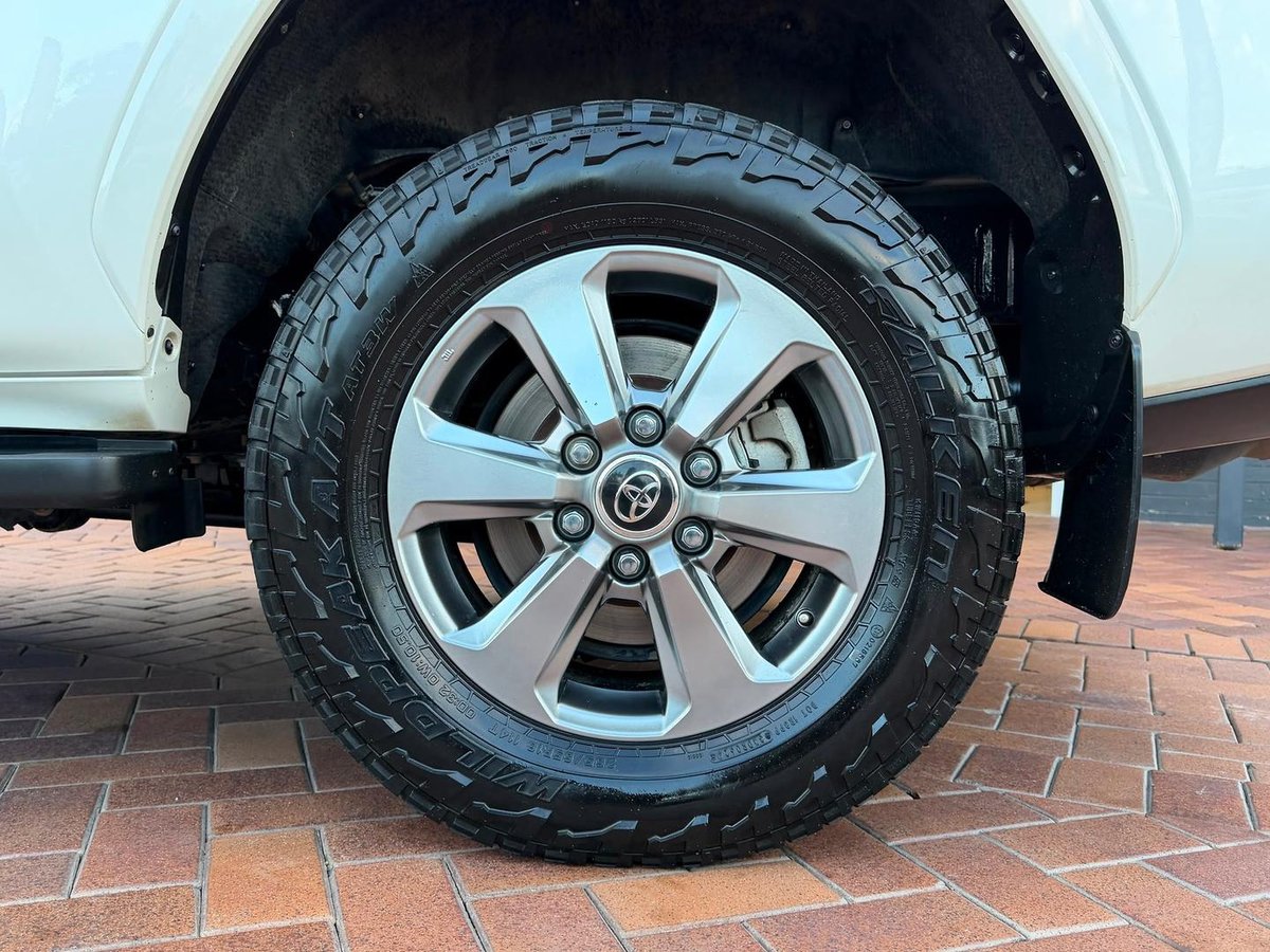 2022 Toyota Landcruiser Sahara FJA300R 4X4 Dual Range image 9