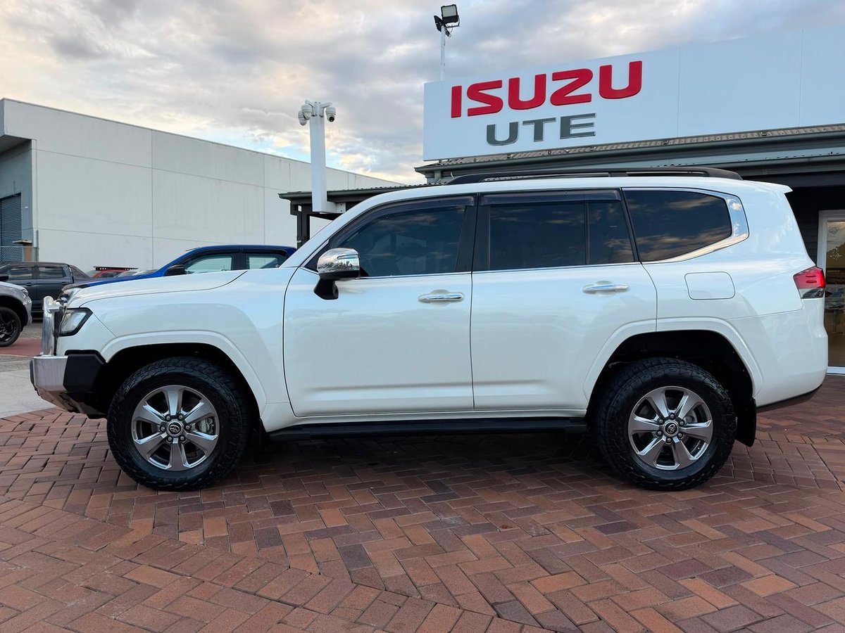 2022 Toyota Landcruiser Sahara FJA300R 4X4 Dual Range image 7