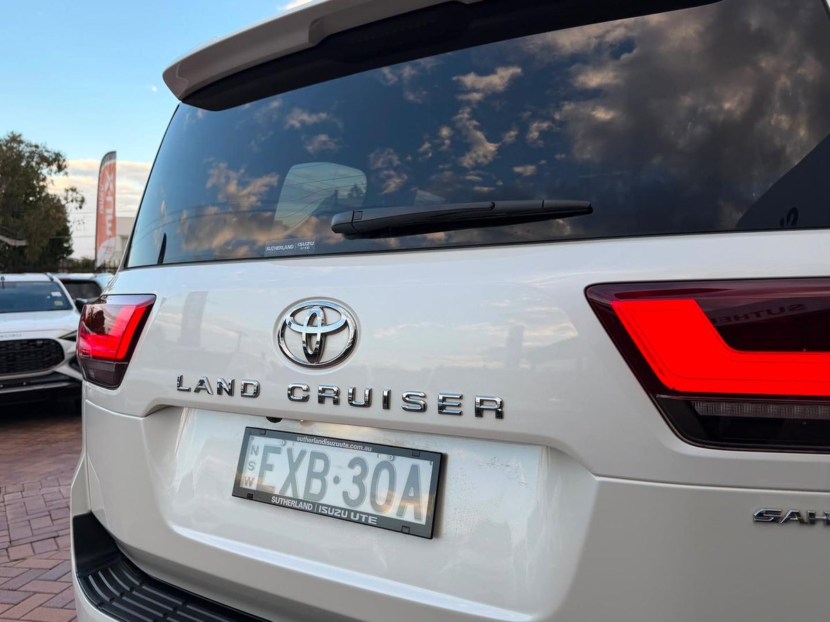 2022 Toyota Landcruiser Sahara FJA300R 4X4 Dual Range image 10