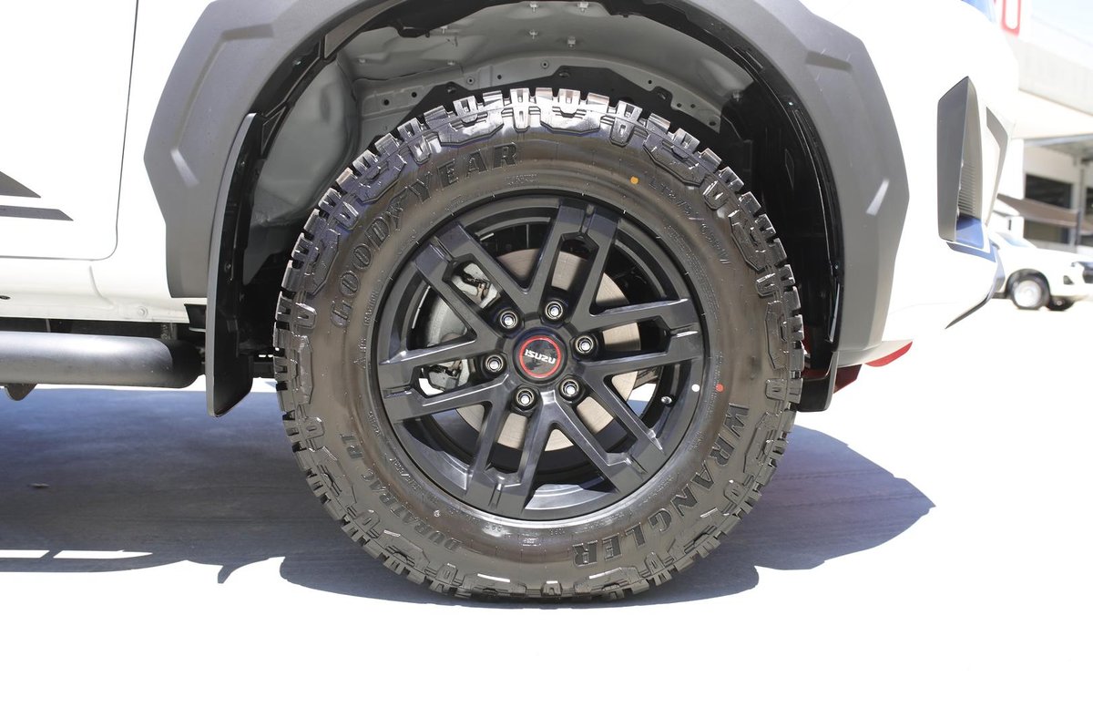 2025 Isuzu D-MAX BLADE MY25.5 4X4 Dual Range image 12