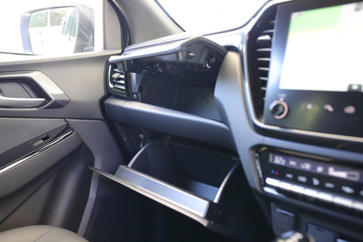 2025 Isuzu D-MAX BLADE MY25.5 4X4 Dual Range image 25