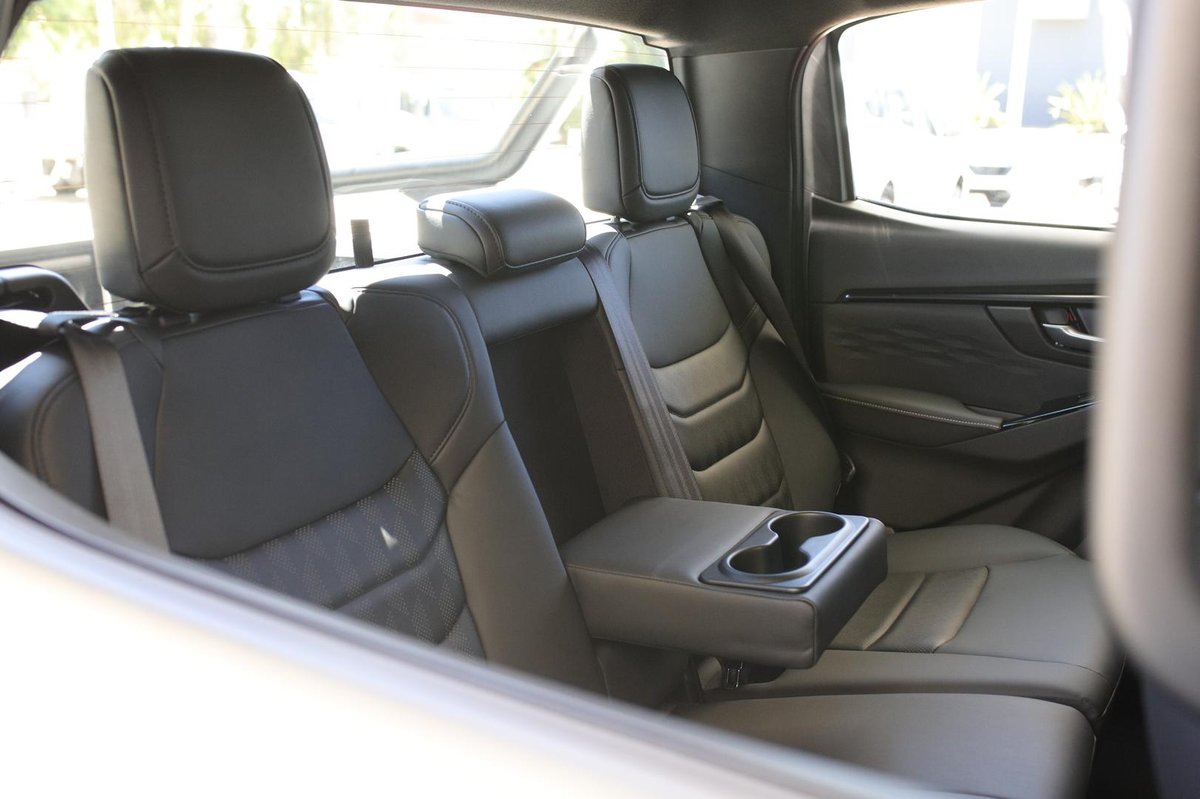 2025 Isuzu D-MAX BLADE MY25.5 4X4 Dual Range image 32