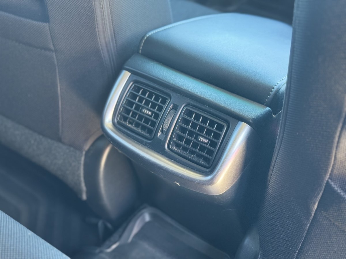 2017 Toyota Hilux 4x4 image 10