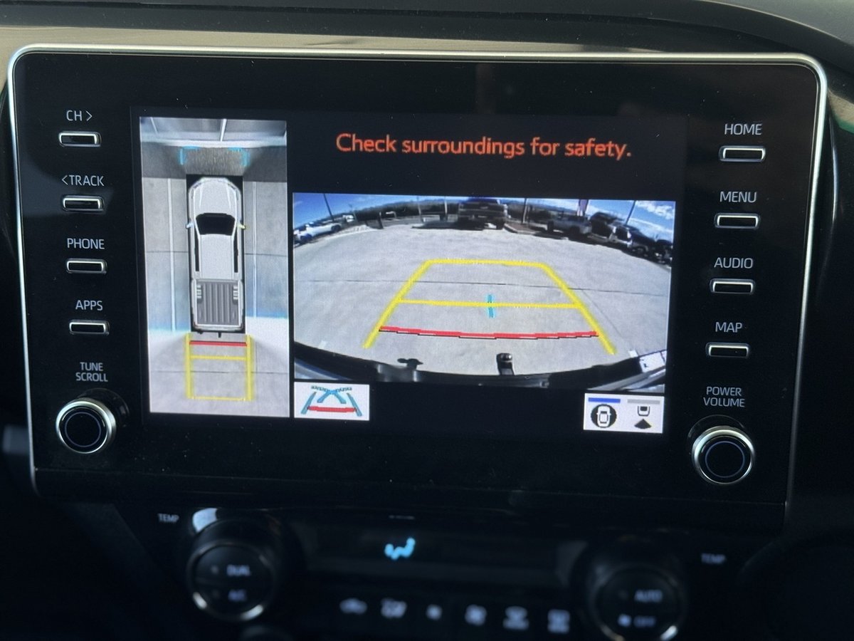 2017 Toyota Hilux 4x4 image 12