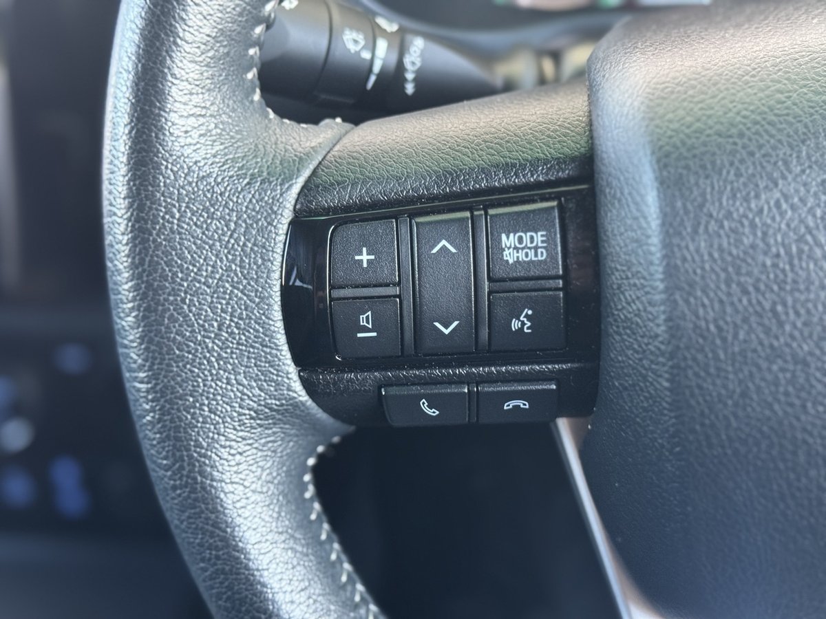2017 Toyota Hilux 4x4 image 15