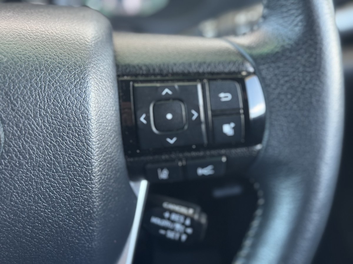2017 Toyota Hilux 4x4 image 16