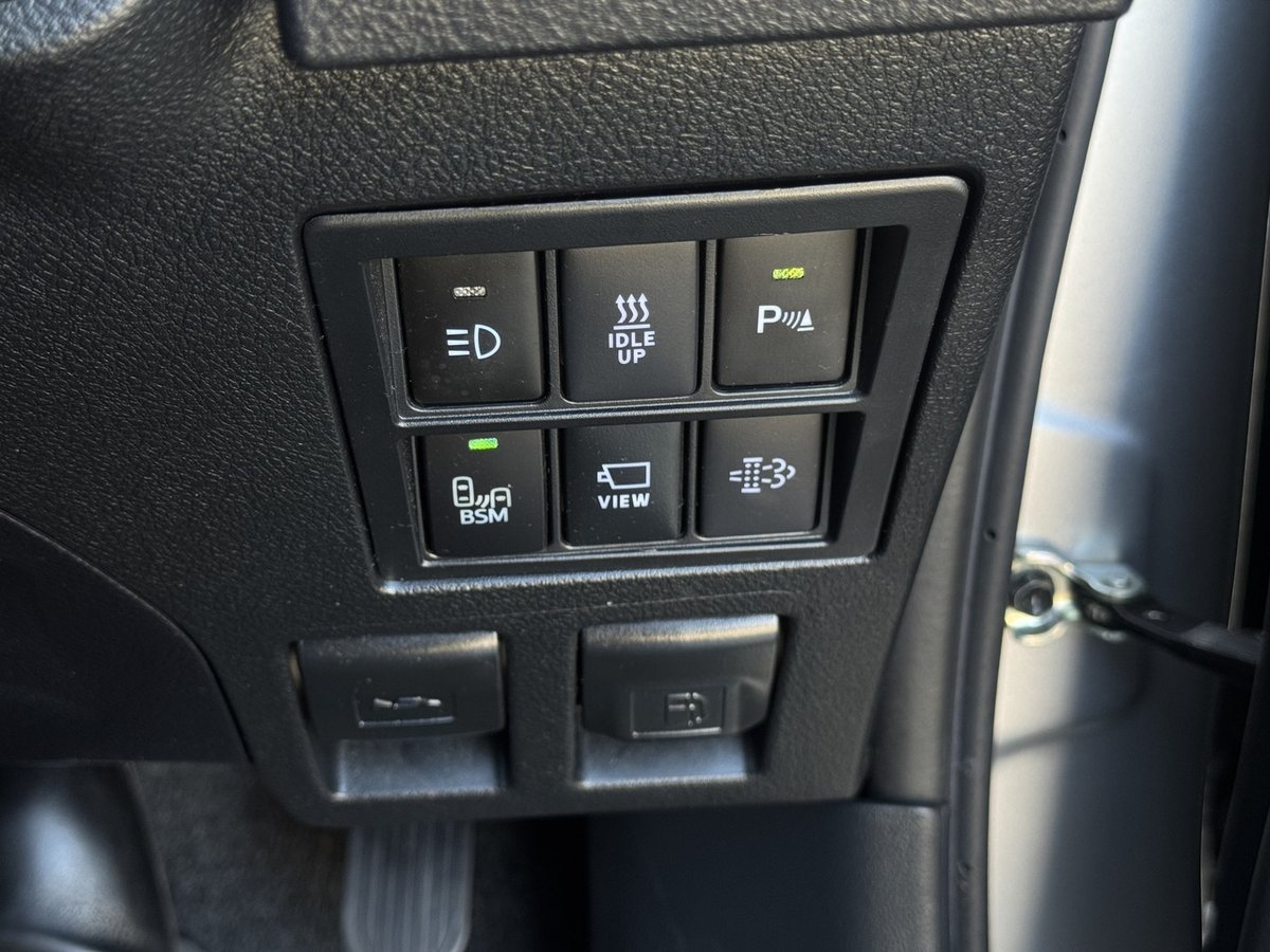 2017 Toyota Hilux 4x4 image 21