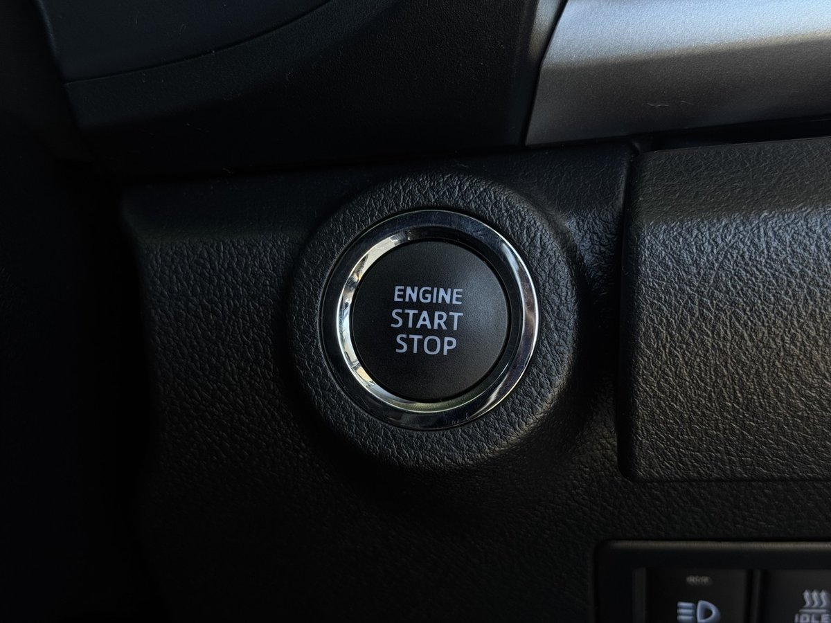 2017 Toyota Hilux 4x4 image 22